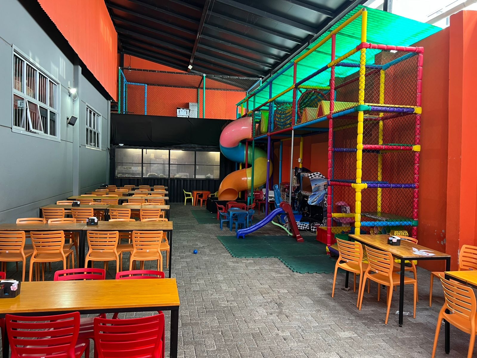 Ambiente Área kids no Churras